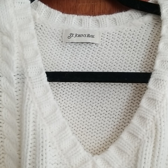 St John's Bay cream cable knit sweater.  Sz M - Picture 2 of 2